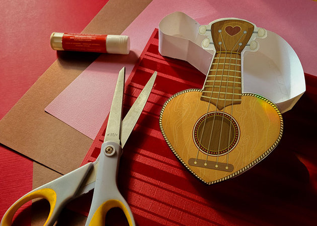 plastic hearts ukulele
